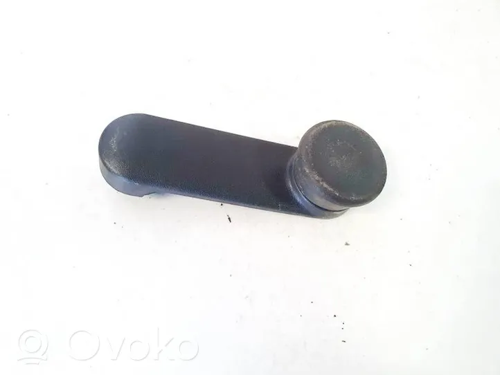 Opel Corsa D Korbka szyby drzwi przednich 902471500430