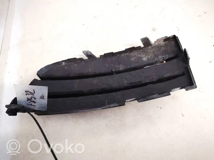 Volvo C30 Etupuskurin alempi jäähdytinsäleikkö 30657198