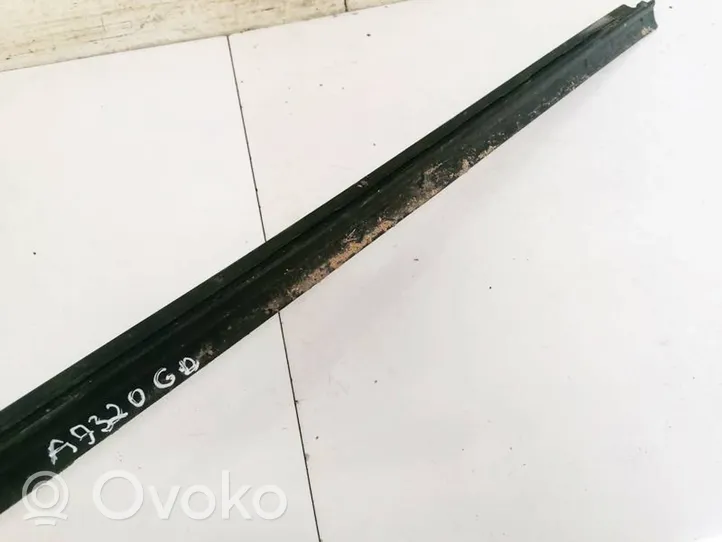 Opel Omega B1 Rivestimento modanatura del vetro della portiera posteriore 