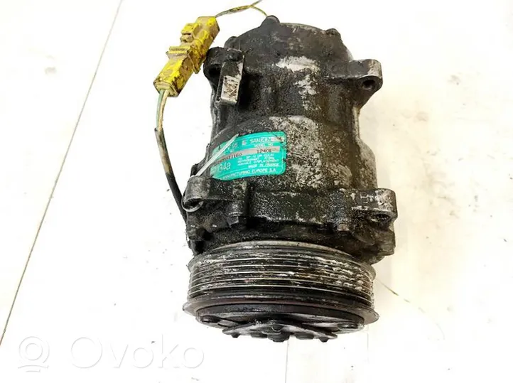 Renault Twingo I Compressore aria condizionata (A/C) (pompa) 7700106069