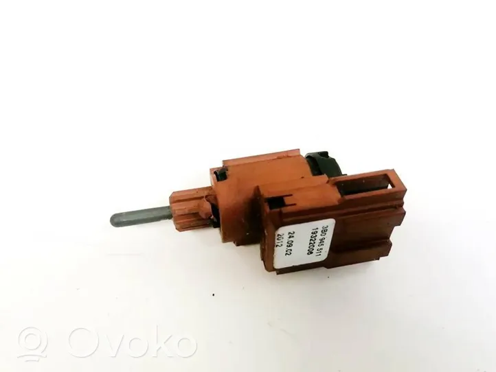 Volkswagen Polo IV 9N3 Brake pedal sensor switch 3b0945511