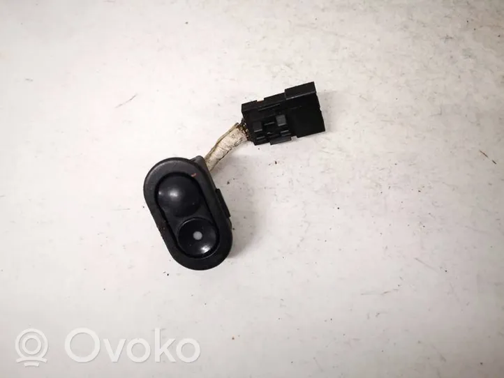 Opel Corsa B Windscreen/window heater switch 90482477