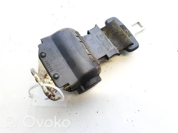 Volkswagen PASSAT B5 Pas bezpieczeństwa fotela tylnego środkowego 3b0857813a