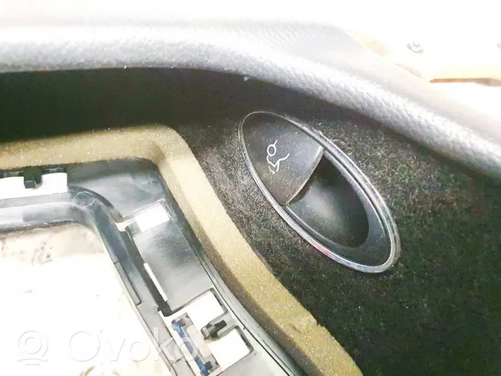 Mercedes-Benz CLS C219 Interrupteur d'ouverture de coffre 