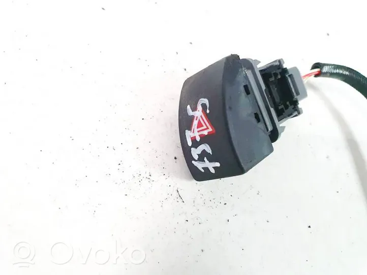 Toyota C-HR Interrupteur feux de détresse 15b424