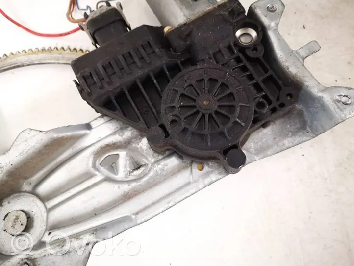 Opel Astra G Moteur de lève-vitre de porte avant 0130821769