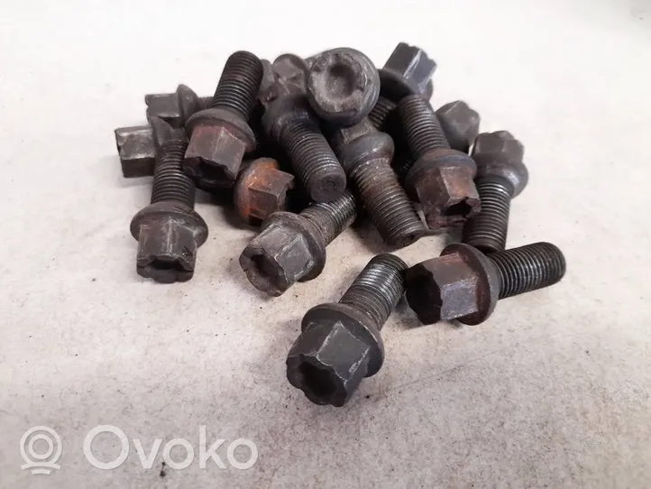 Audi A4 S4 B5 8D Nuts/bolts 