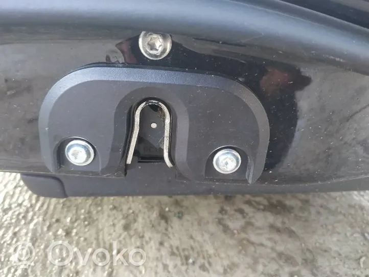 Chevrolet Captiva Front door lock 