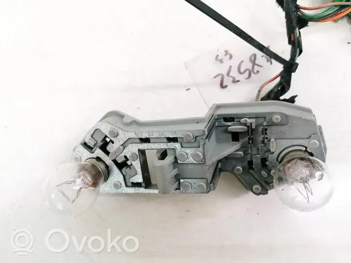 Volvo C30 Takavalon polttimon suojan pidike 