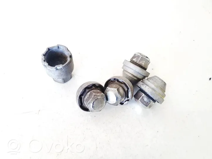 KIA Sportage Nuts/bolts 