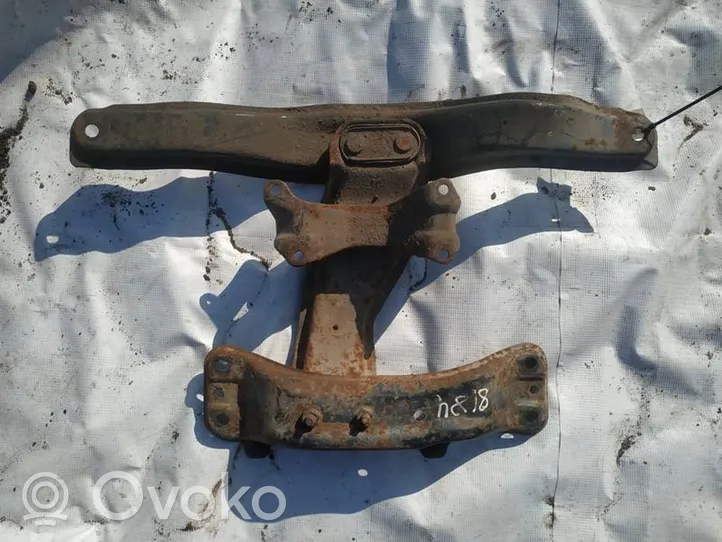 Subaru Legacy Engine mounting bracket 