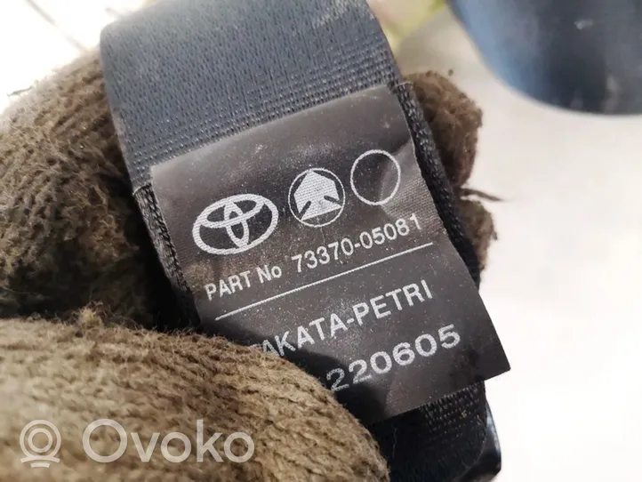 Toyota Avensis T250 Takaistuimen turvavyö 77337005081