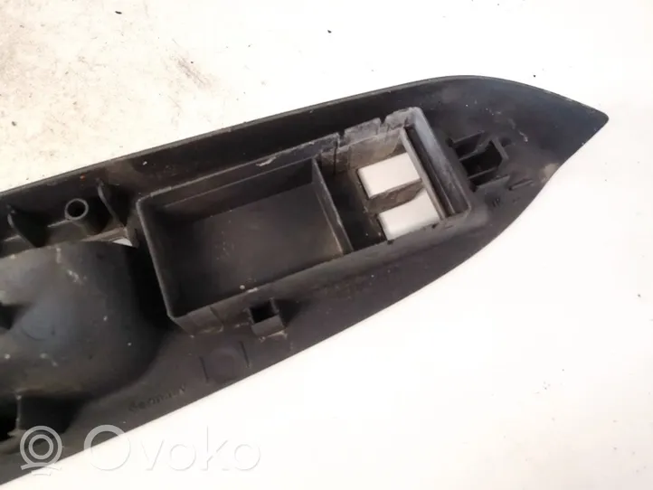 Volkswagen Touran I Etuoven ikkunan kytkimen kehys 1t1867371e