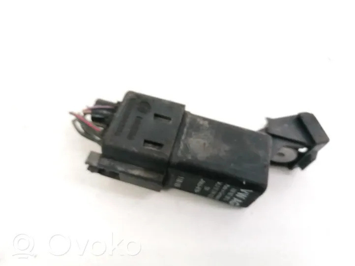 Volkswagen Jetta V Przekaźnik / Modul układu ogrzewania wstępnego 038907281d