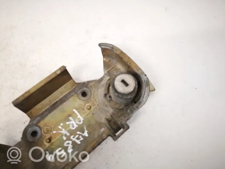 Opel Vectra B Front door lock (next to the handle) 