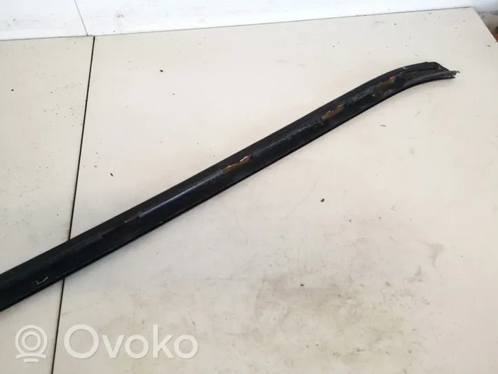 Ford Mondeo MK II Front door glass trim molding 