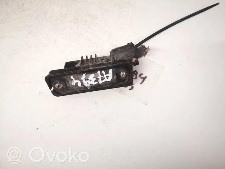 Volkswagen PASSAT B6 Lampa oświetlenia tylnej tablicy rejestracyjnej 1j6943021b