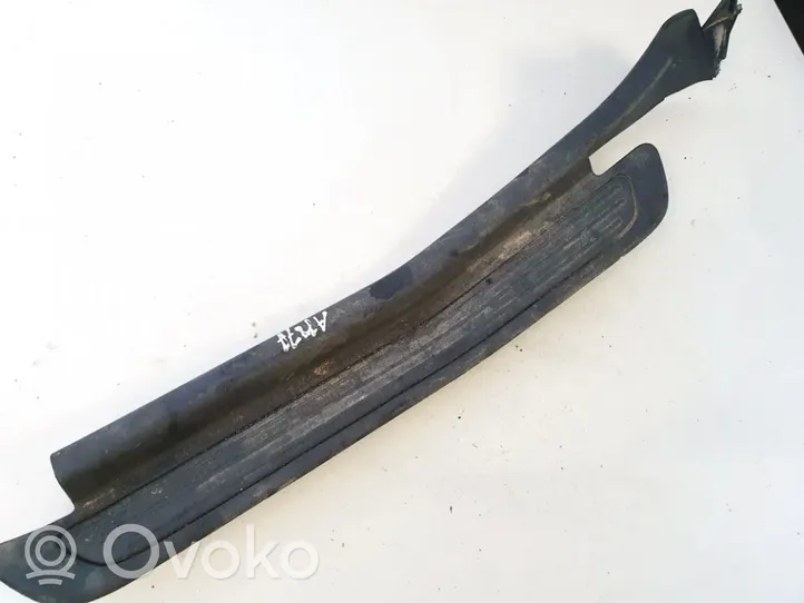 Volvo S40, V40 Garniture de marche-pieds arrière c130867803