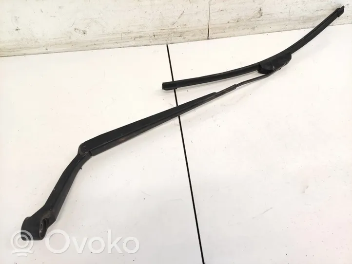 Pontiac Vibe Front wiper blade arm 