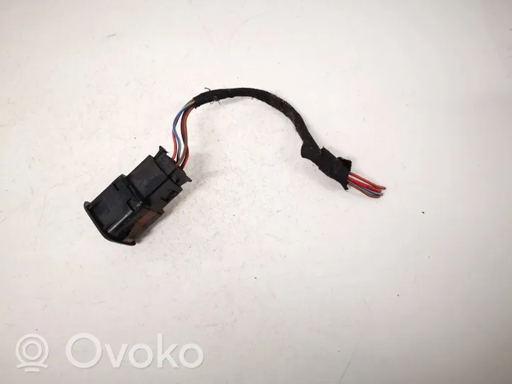 Volkswagen PASSAT B5 Fuel tank opening switch 3b0959833a