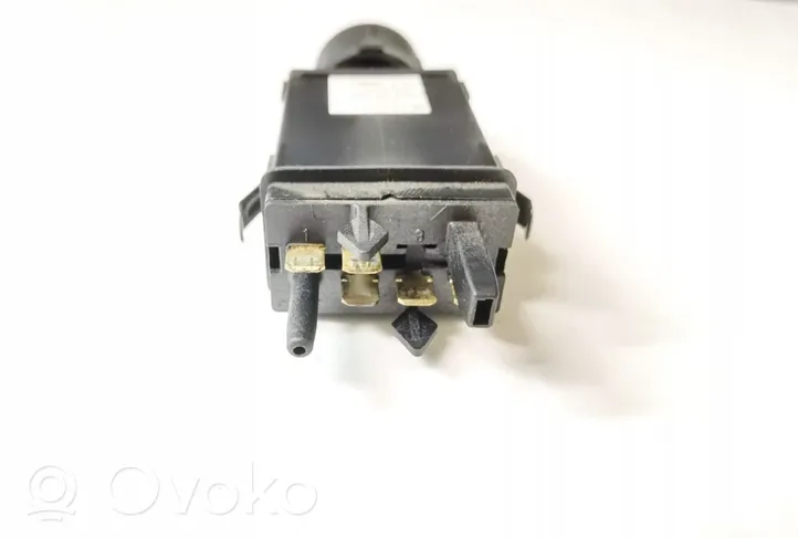 Audi TT Mk1 Logu elektriskās apsildes slēdzis 8N0941503A