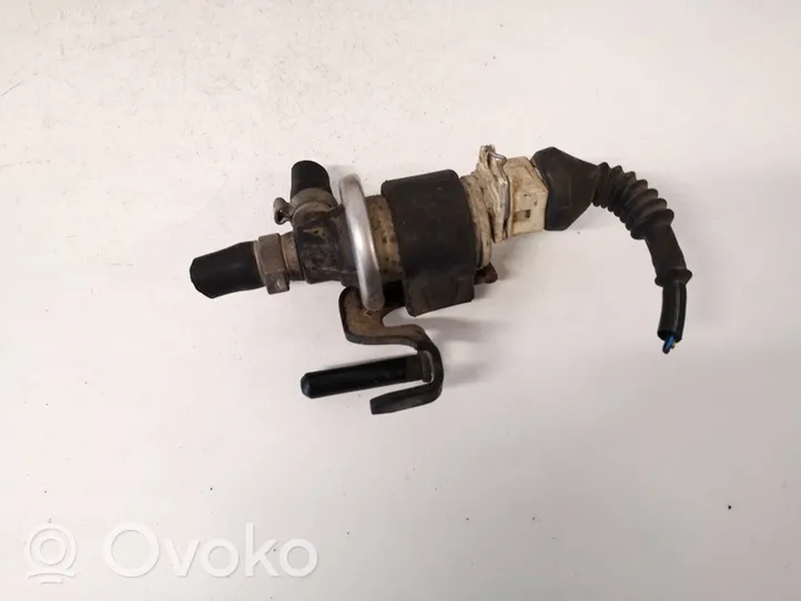 Audi 80 90 S2 B4 Valve vacuum 