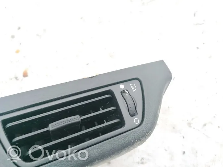 Ford Galaxy Dysze / Kratki środkowego nawiewu deski rozdzielczej 6M21U246E03