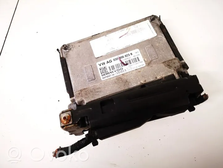 Volkswagen Fox Sterownik / Moduł ECU 03d906023b