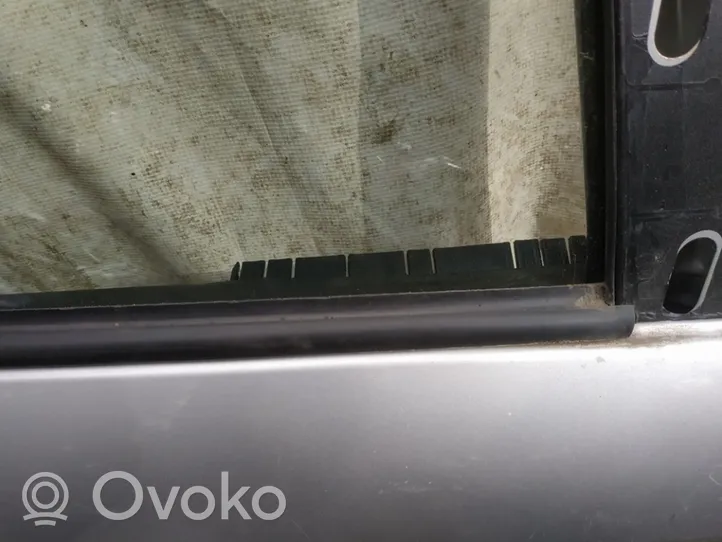 Opel Zafira A Listón embellecedor de la ventana de la puerta delantera 