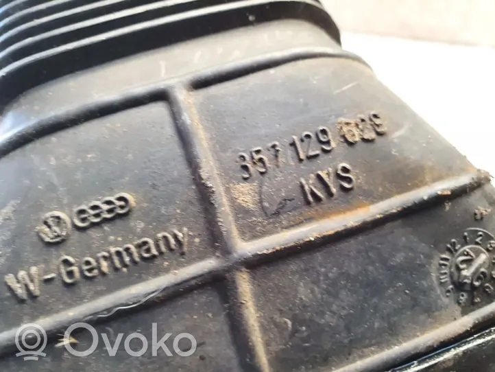 Volkswagen PASSAT B3 Rura / Wąż dolotowy powietrza 35712962e