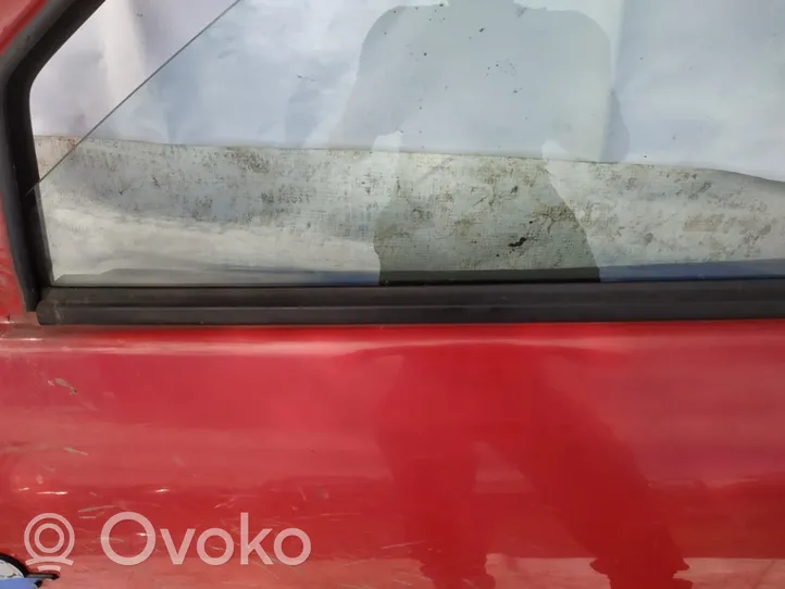 Opel Corsa B Listón embellecedor de la ventana de la puerta delantera 