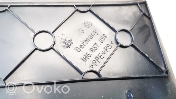Volkswagen Golf III Garniture de tableau de bord 1h6857059