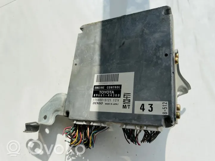 Toyota Avensis Verso Calculateur moteur ECU 8966144300