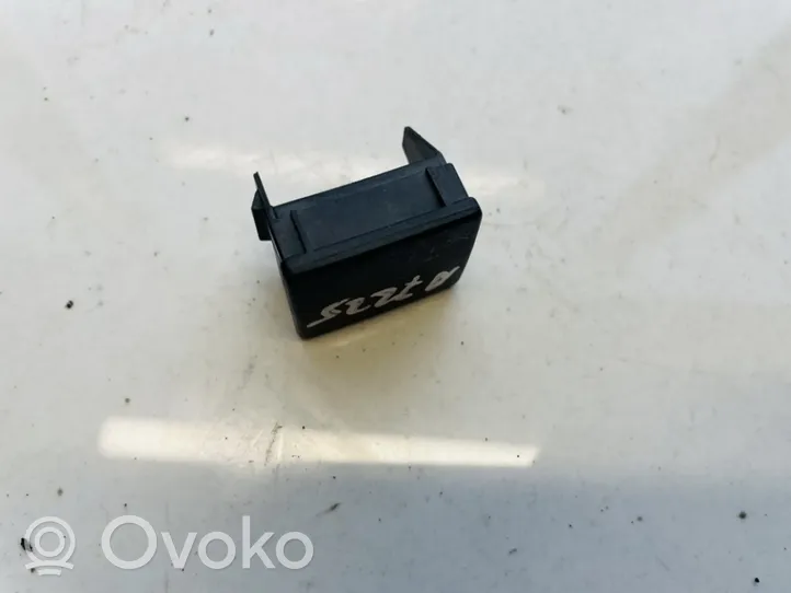 Volkswagen Golf III Inne części wnętrza samochodu 1h0858179