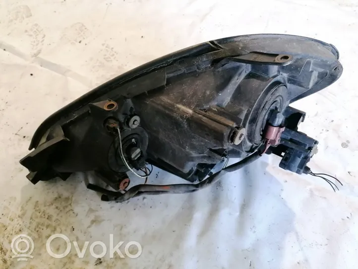 Toyota Avensis Verso Lampa przednia 