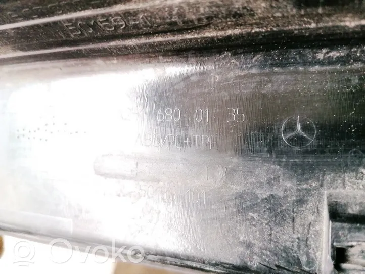 Mercedes-Benz R W251 Etuoven kynnyksen suojalista A2516800135