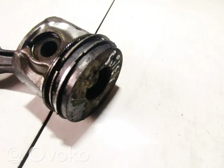 Ford Focus Piston avec bielle 