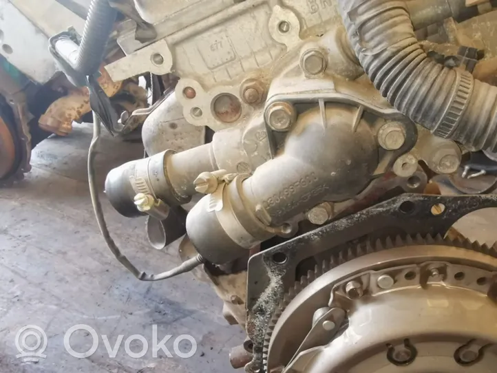 Nissan Almera N16 Tuyau de liquide de refroidissement moteur 130499f600