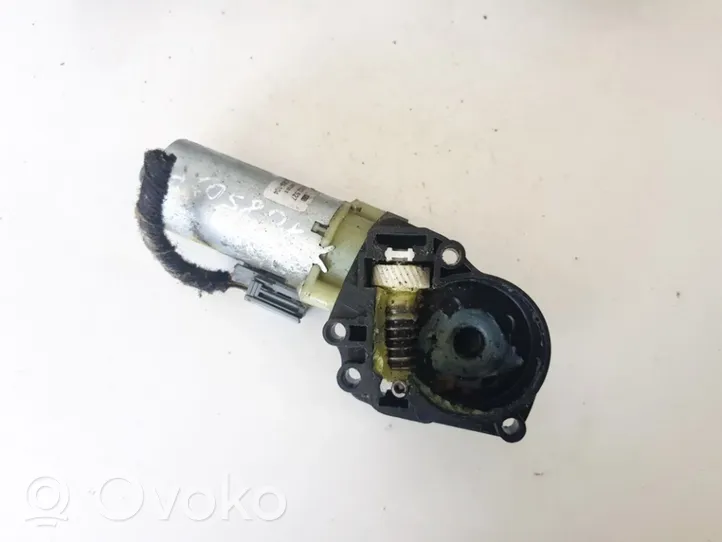 Volvo V50 Moteur de réglage de siège 0130002527