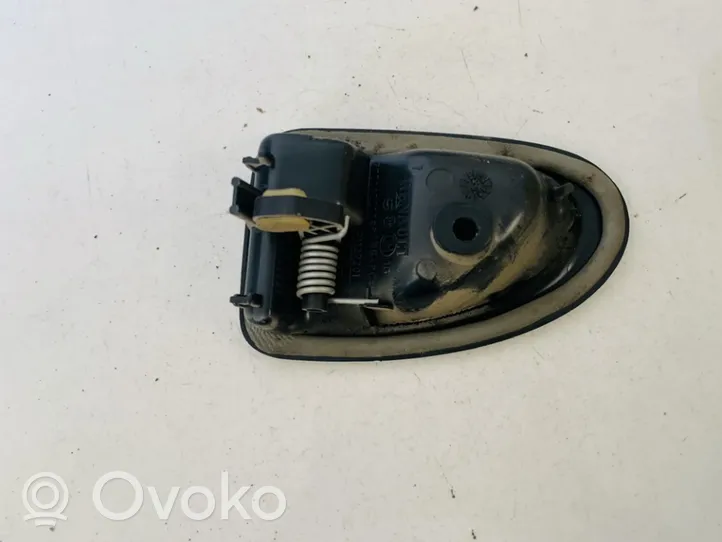 Renault Scenic I Klamka wewnętrzna drzwi tylnych 7700830078