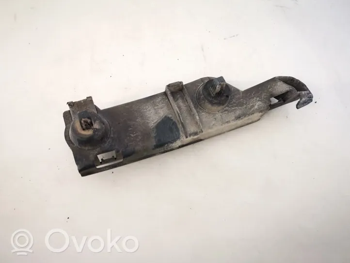 Toyota Corolla Verso E121 Takapuskurin kannake 