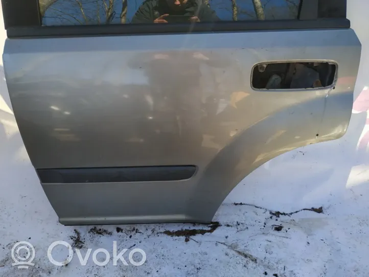 Nissan X-Trail T30 Rear door pilkos