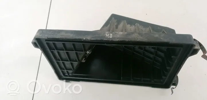 Nissan X-Trail T30 Air filter box 