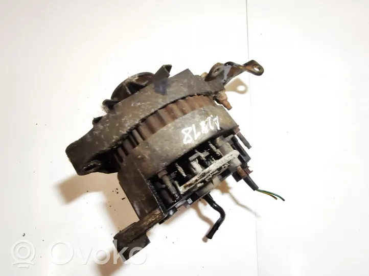 Renault Clio I Generatore/alternatore 2541117