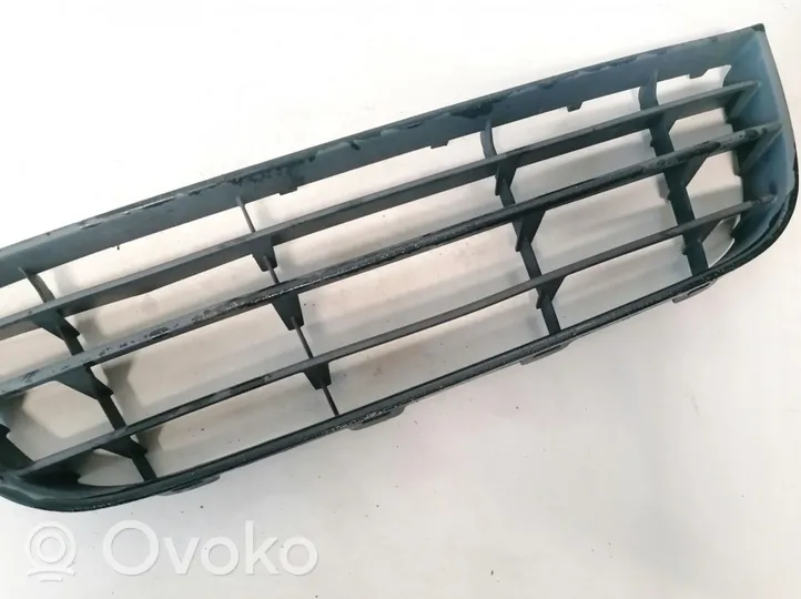 Volkswagen Polo IV 9N3 Front bumper lower grill 6q0853677b