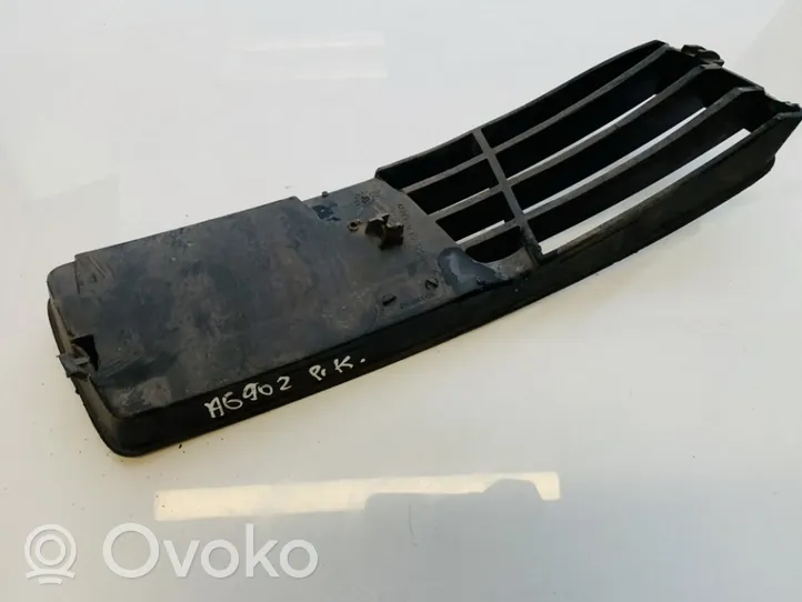 Audi A4 S4 B5 8D Grille inférieure de pare-chocs avant 8d0807345