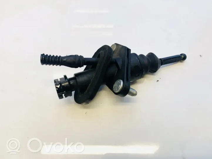 Opel Corsa C Clutch master cylinder kg15501tp0