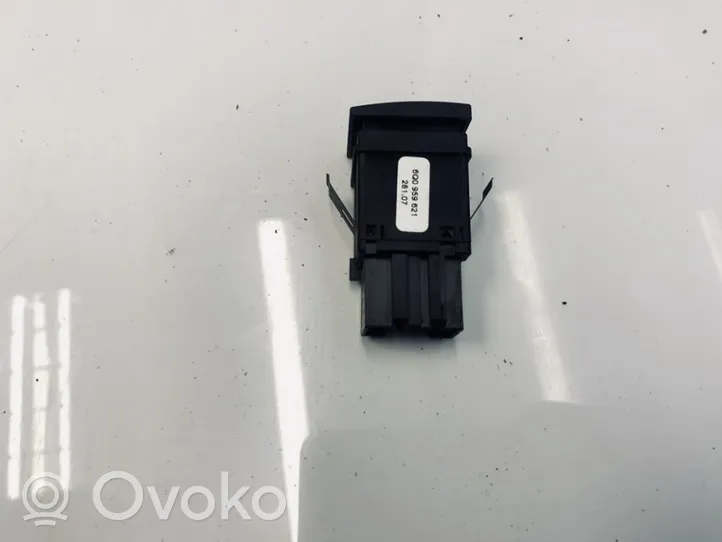 Volkswagen Polo IV 9N3 Interruptor de la calefacción de la luna/parabrisas 6q0959621