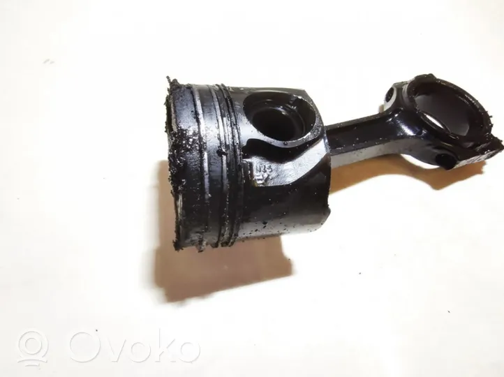 Ford Mondeo Mk III Piston with connecting rod 246558