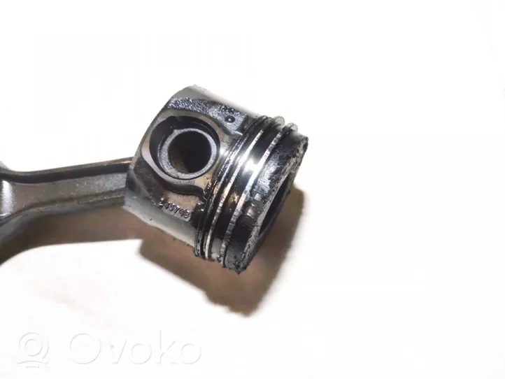 Ford Mondeo Mk III Piston with connecting rod 24574B